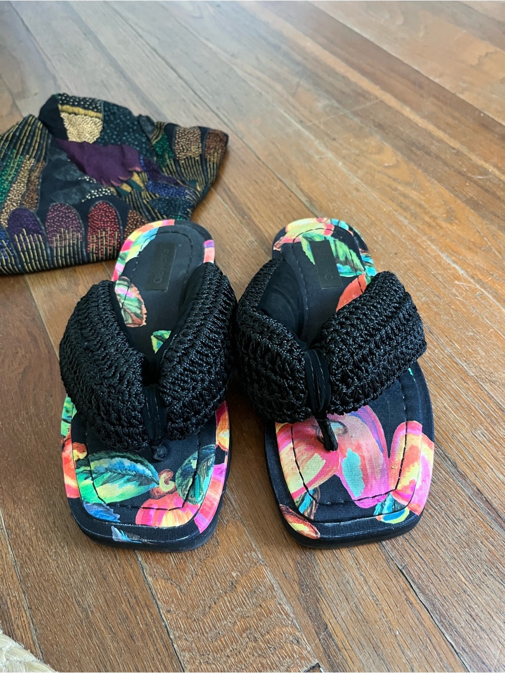 Farm Rio Black Floral Flip-Flop Resort Sandals 6 with dust bag